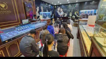 تراجع حاد في أسعار الذهب المحلية مسجلاً 184 مليون دونغ فيتنامي للسبائك